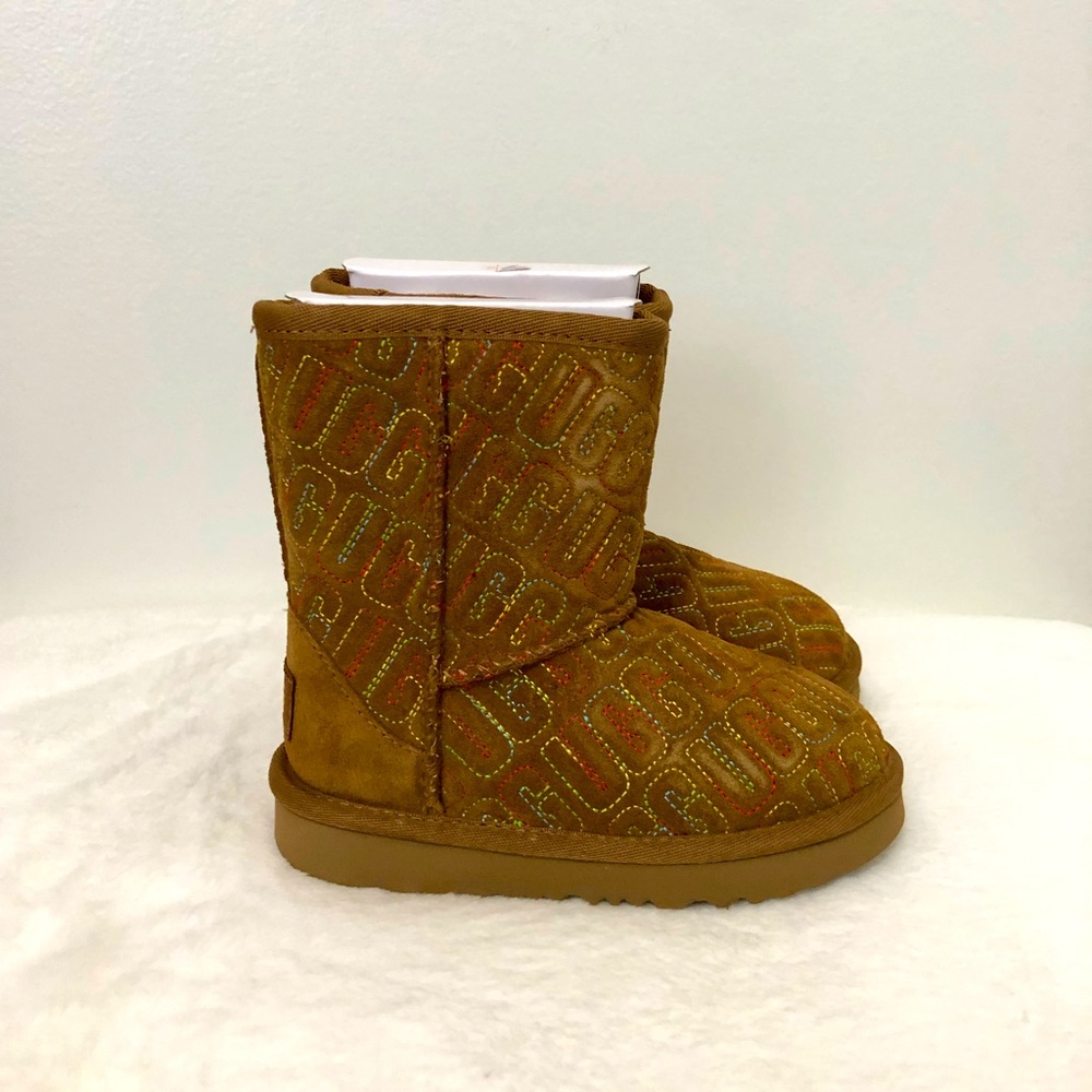 UGG kids classic ii graphic stitch short boots